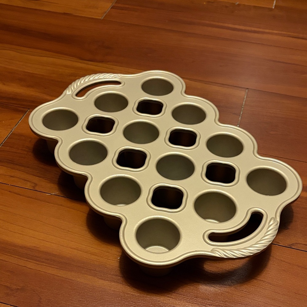 Nordic Ware Gold Petite Popover 3 cups/.7 liters Baking Pan